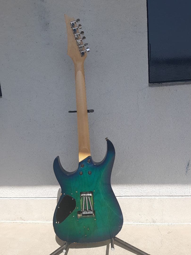 DIYストラトタイプギター24フレットSSHフロイドローズトレモロ