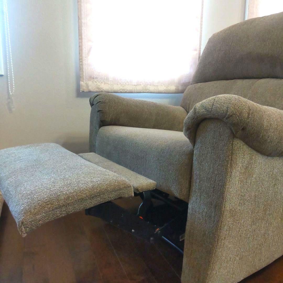 Ashley リクライニングソファ オットマン付き　1人掛け