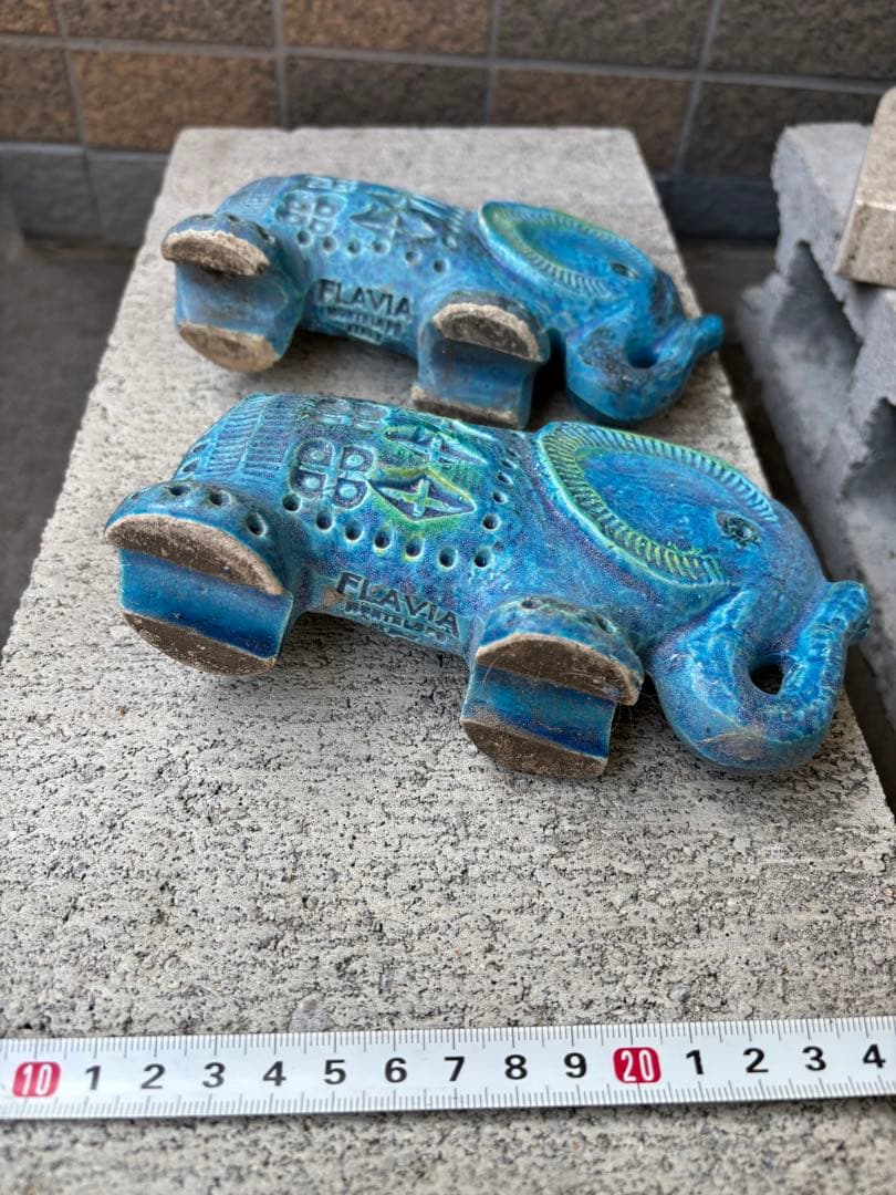 FLAVIA 象　置物　2体