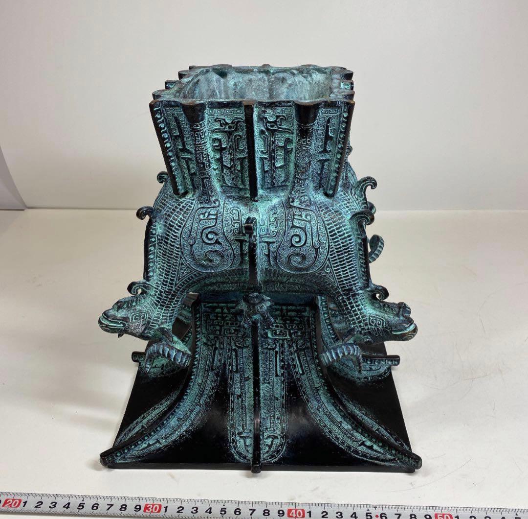 中国青銅器　四羊方尊 花入　共箱付　9.5kg(台座含まず)。 y506
