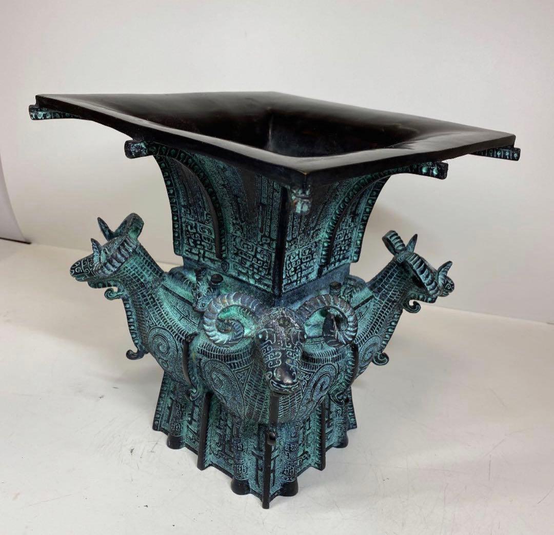 中国青銅器　四羊方尊 花入　共箱付　9.5kg(台座含まず)。 y506