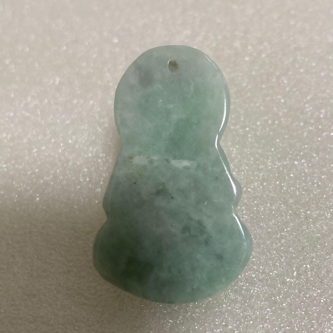 翡翠　観音菩薩　彫刻　根付　ペンダントトップ