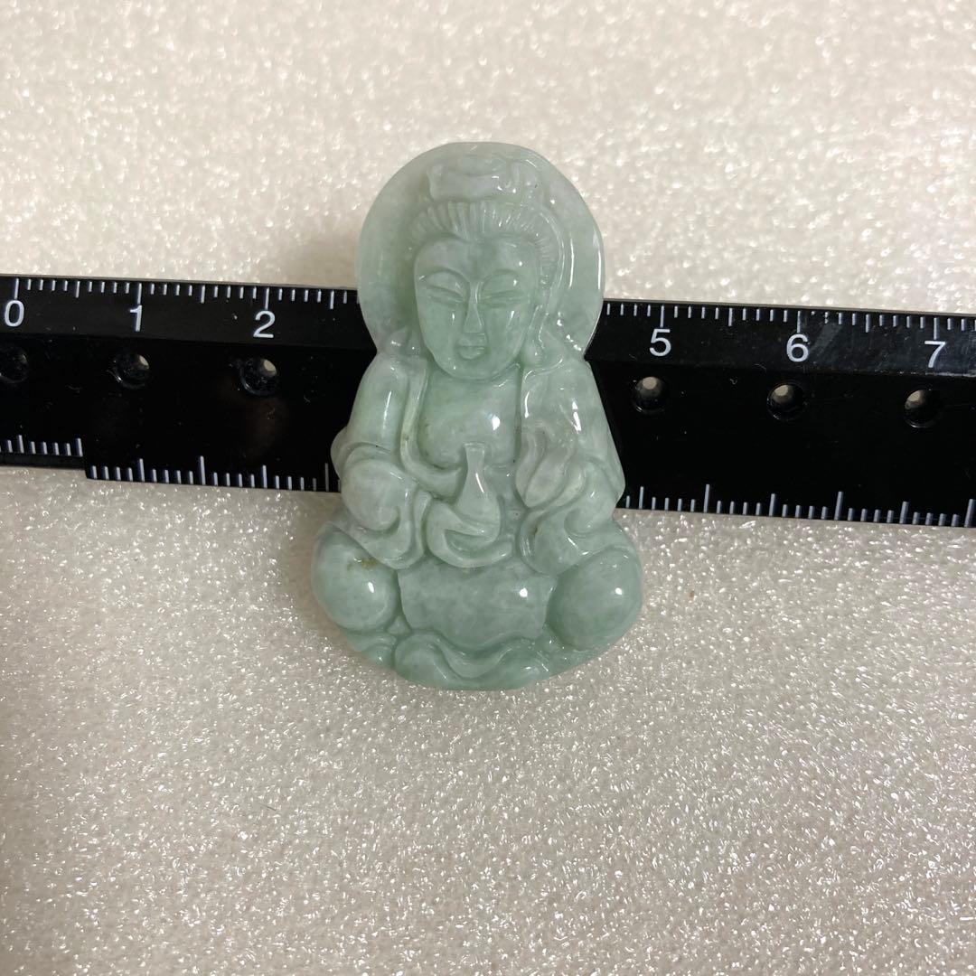 翡翠　観音菩薩　彫刻　根付　ペンダントトップ