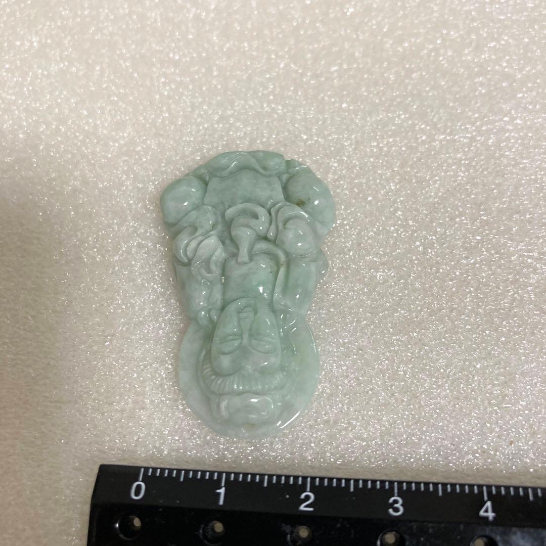 翡翠　観音菩薩　彫刻　根付　ペンダントトップ