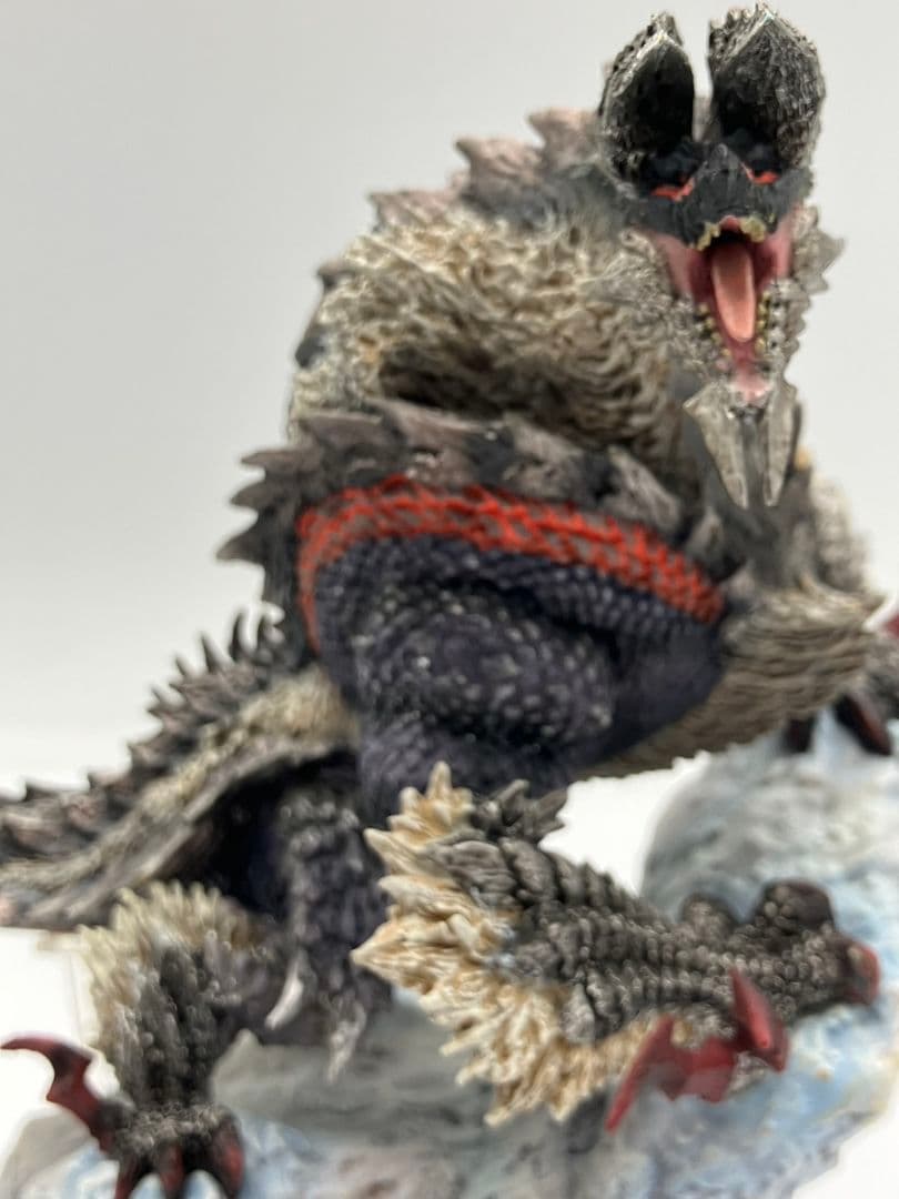 クリエイターズモデル 獄狼竜 ジンオウガ 亜種 フィギュア - メルカリ