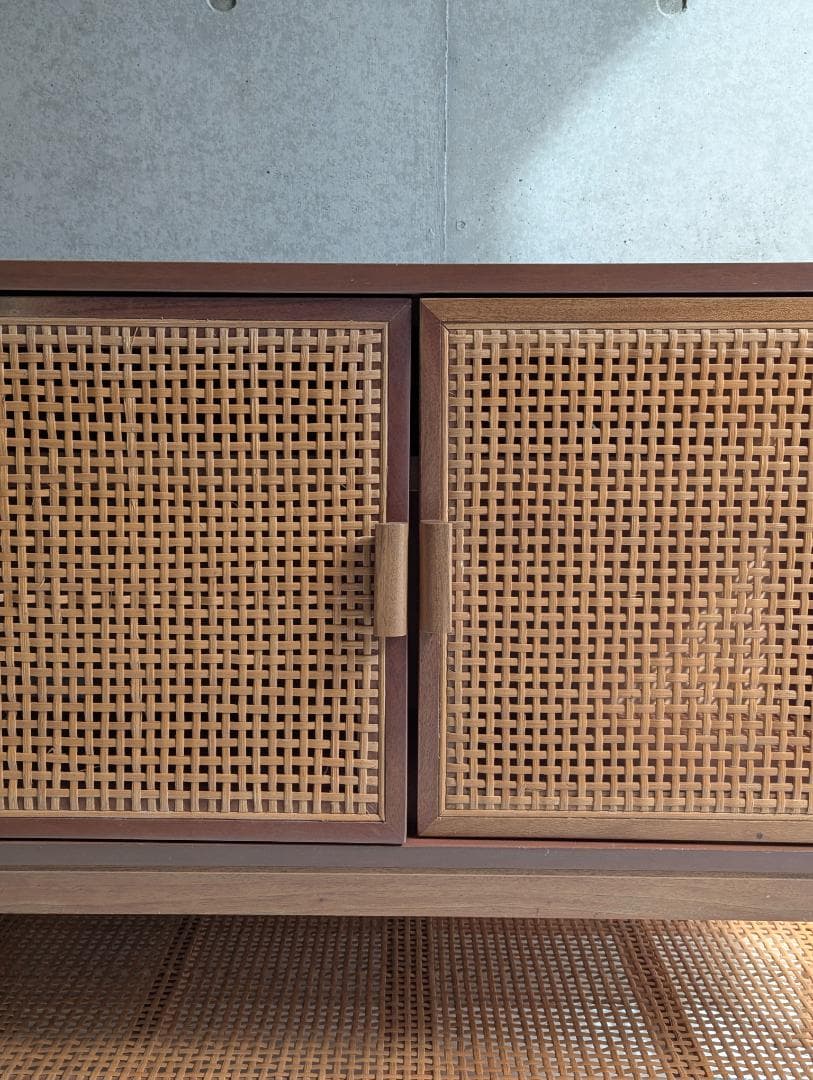 上質デザインの輸入木製 籐 キャビネット 海外品 希少