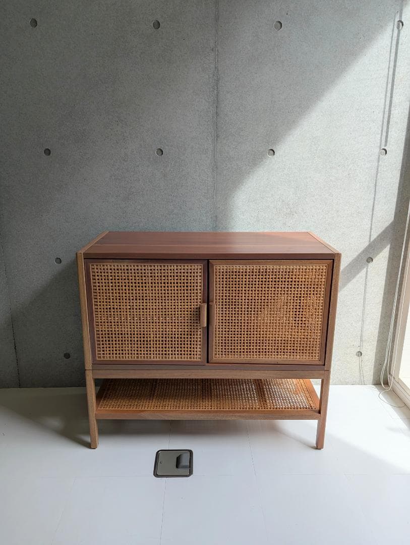 上質デザインの輸入木製 籐 キャビネット 海外品 希少