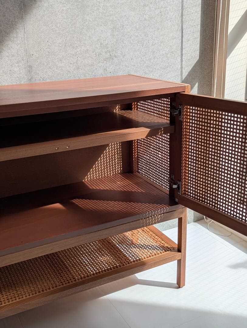 上質デザインの輸入木製 籐 キャビネット 海外品 希少