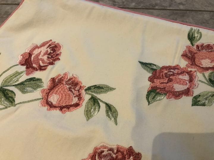 ローラアシュレイ ヘーゼルウッド 刺繍クッションカバー　2点