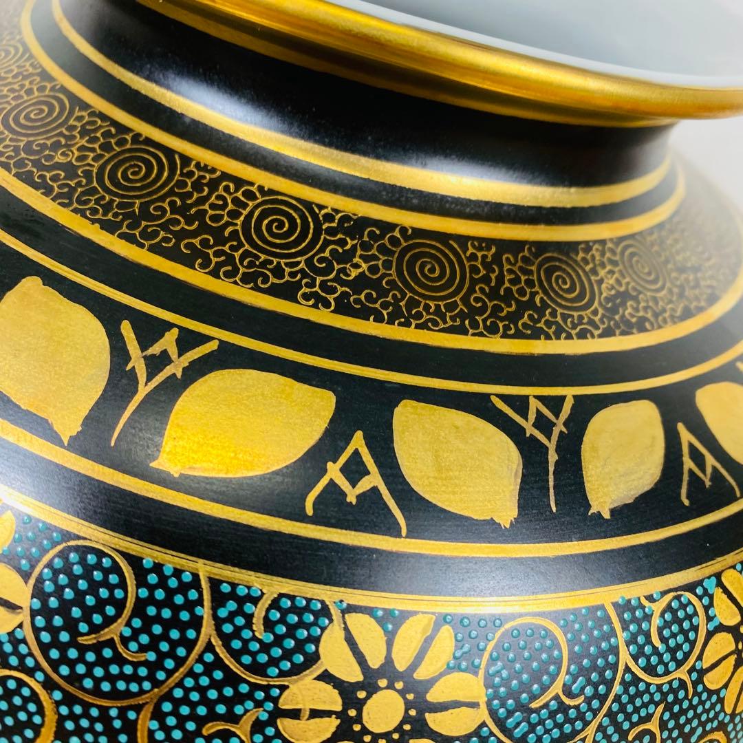 美品】九谷焼 花瓶 洋山造 金彩 青粒鉄仙唐草文 25cm 共箱付き - メルカリ