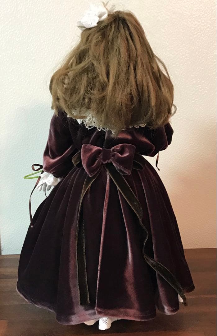 お値下げ‼️創作粘土人形・椅子に座る少女