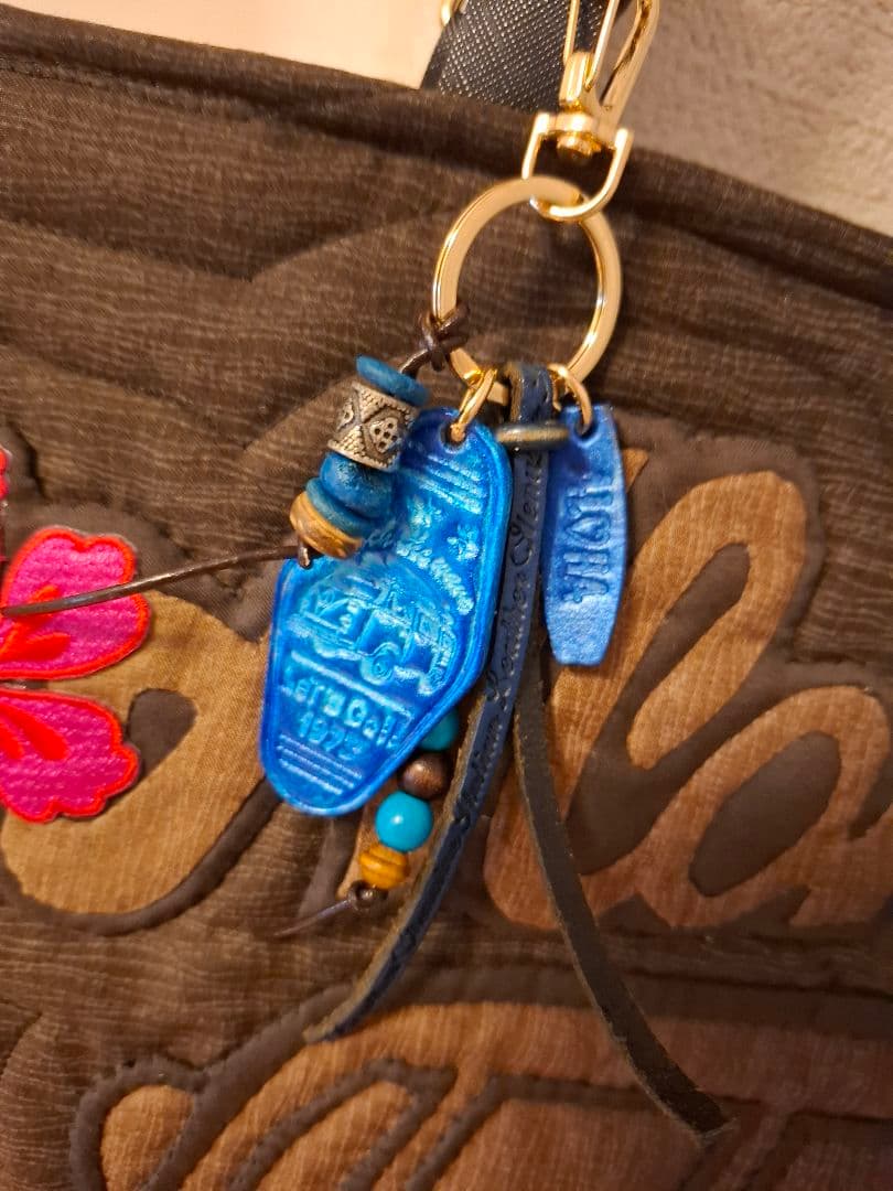 最終お値下げ!　ハワイアンキルト　大きめ横長　バッグ　2WAY　革タグチャーム付