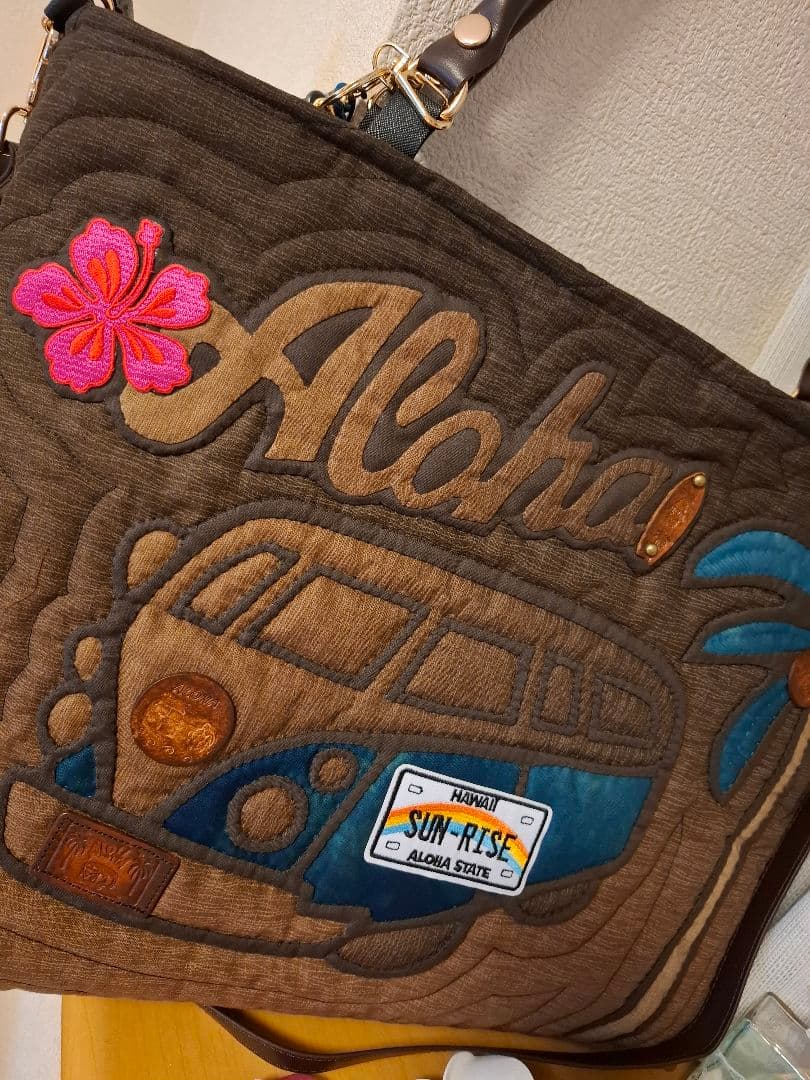 最終お値下げ!　ハワイアンキルト　大きめ横長　バッグ　2WAY　革タグチャーム付
