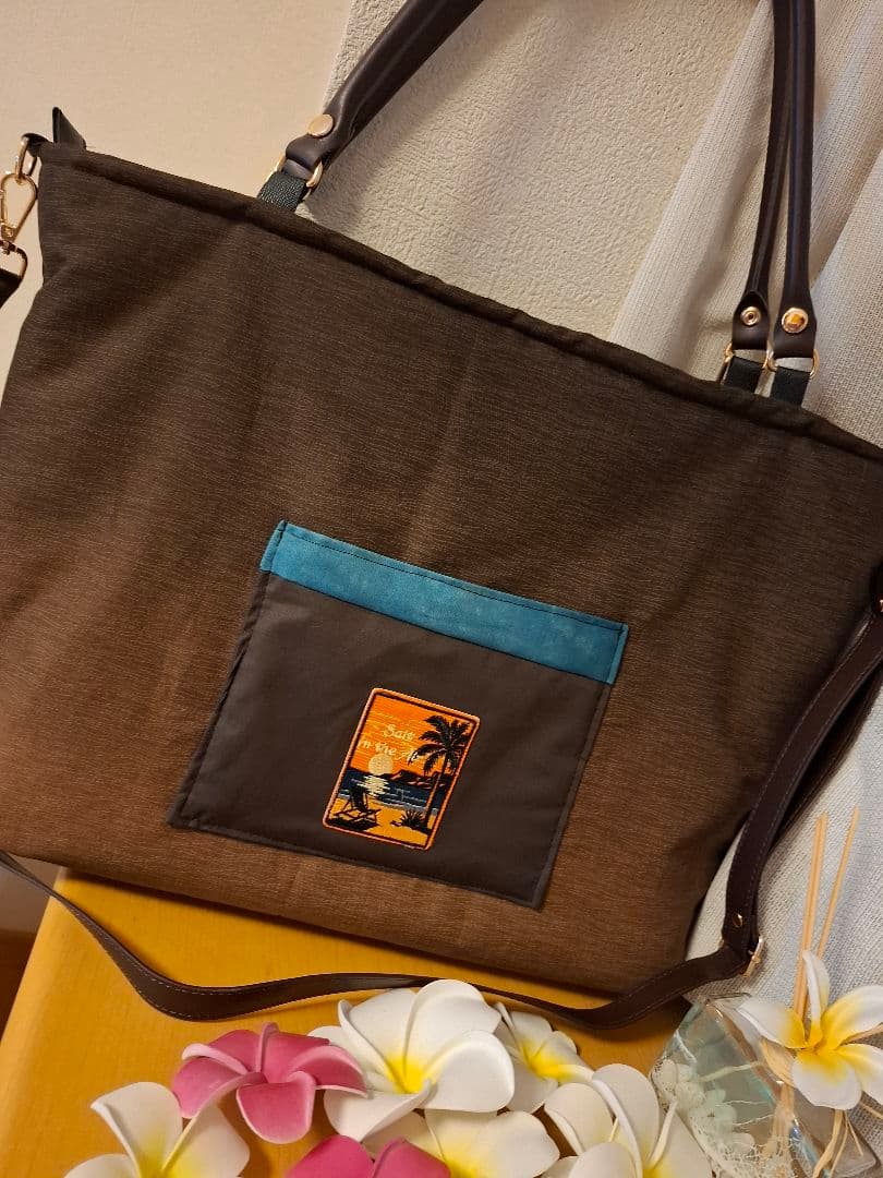 最終お値下げ!　ハワイアンキルト　大きめ横長　バッグ　2WAY　革タグチャーム付