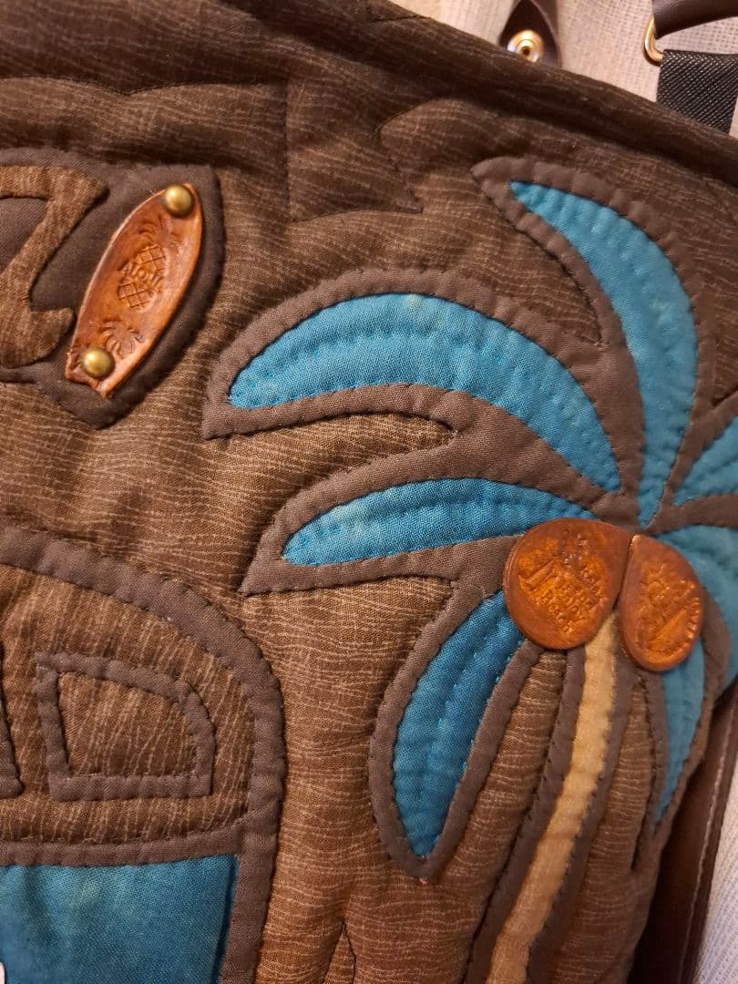 最終お値下げ!　ハワイアンキルト　大きめ横長　バッグ　2WAY　革タグチャーム付