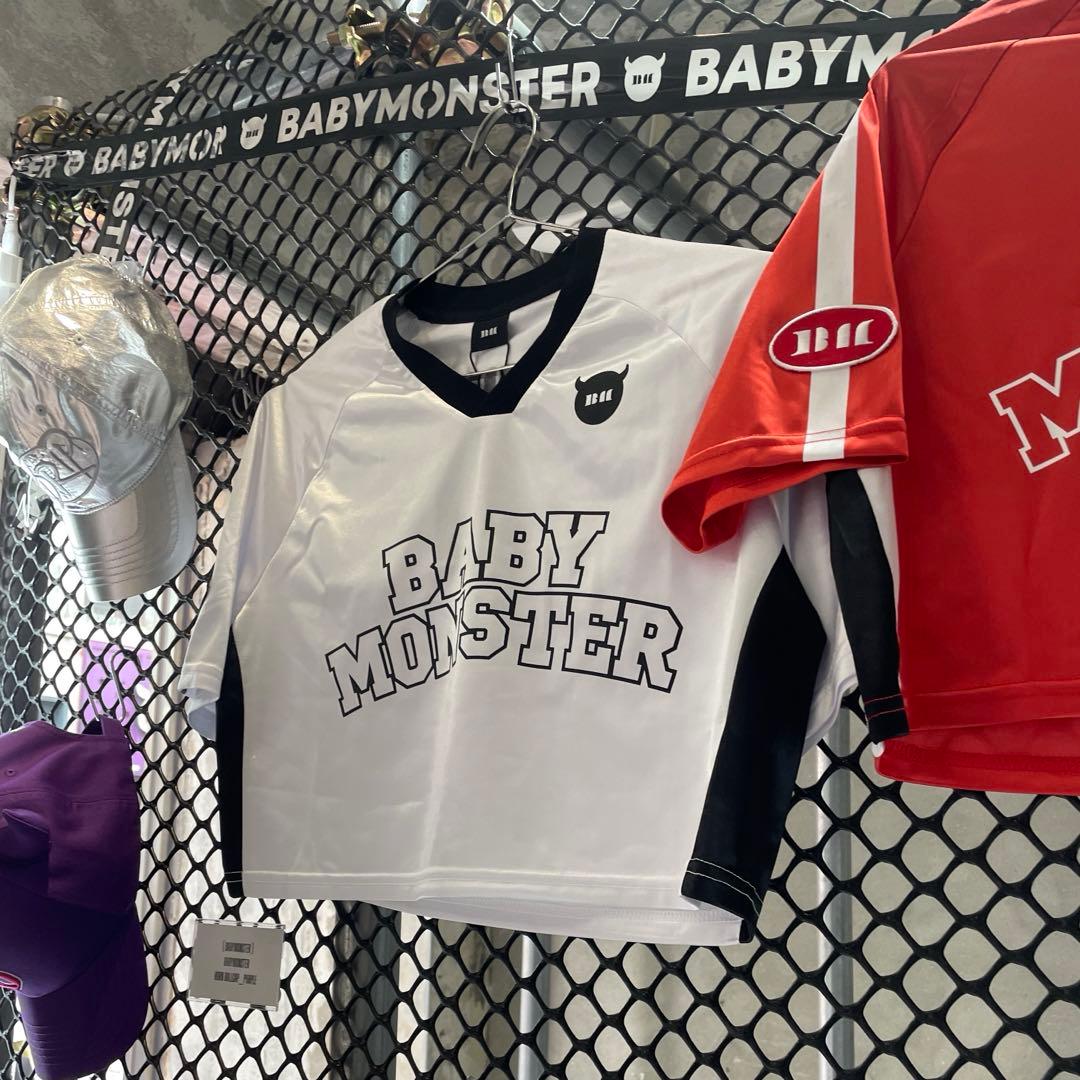BABYMONSTER DRIP ポップアップ クロップ ジャージ ホワイト - メルカリ