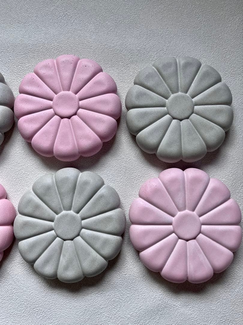 お花のステップストーン 飾り石 花台ガーデン雑貨 セメント製 モルタル