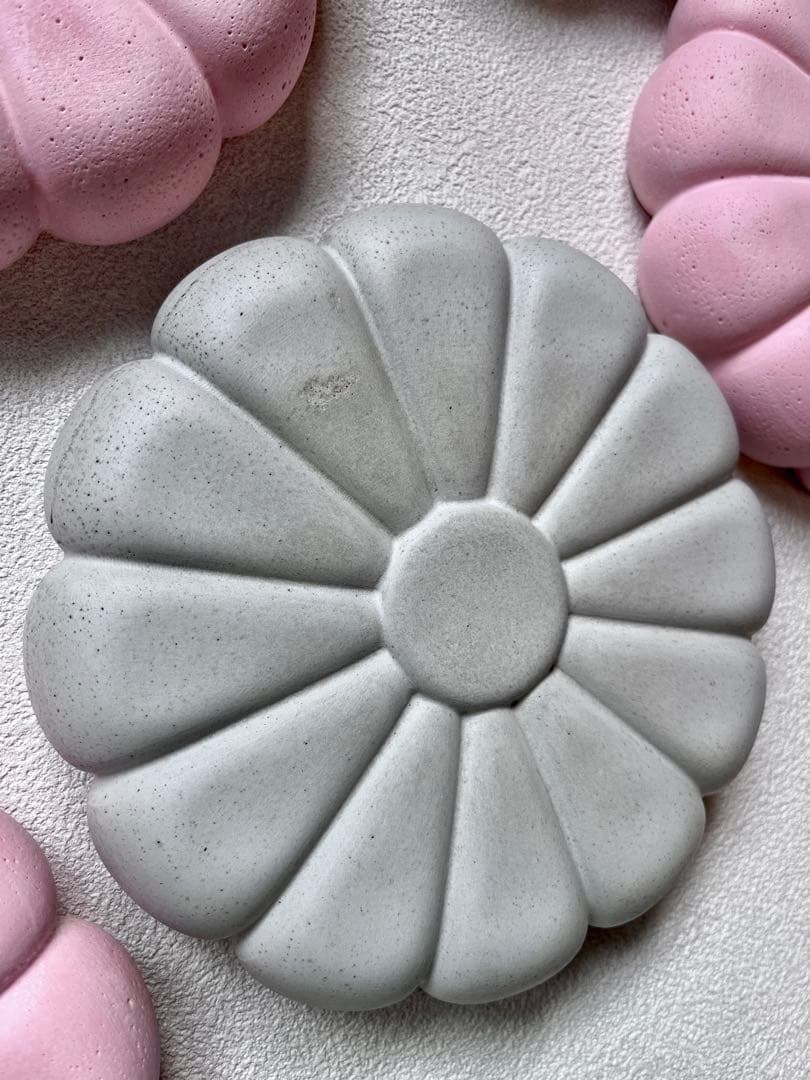 お花のステップストーン 飾り石 花台ガーデン雑貨 セメント製 モルタル