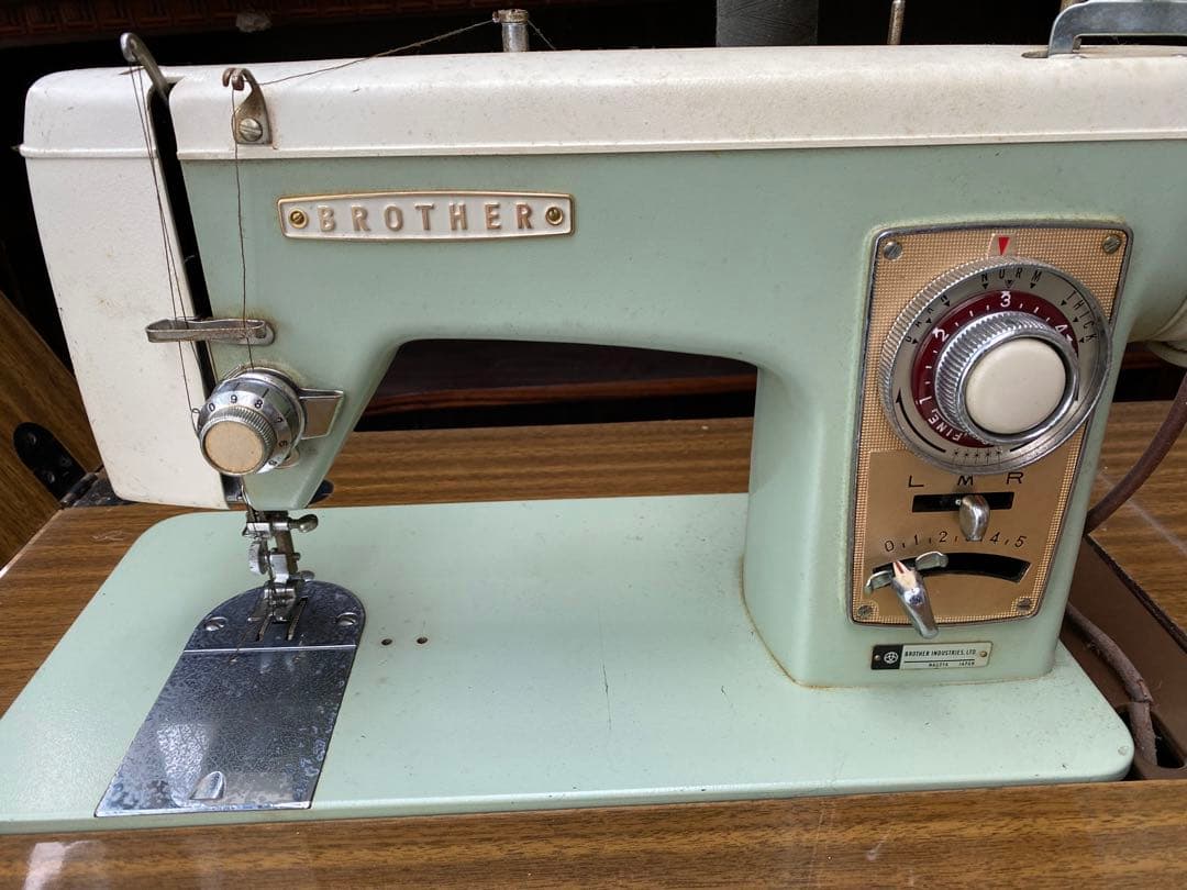 机収納式ミシン