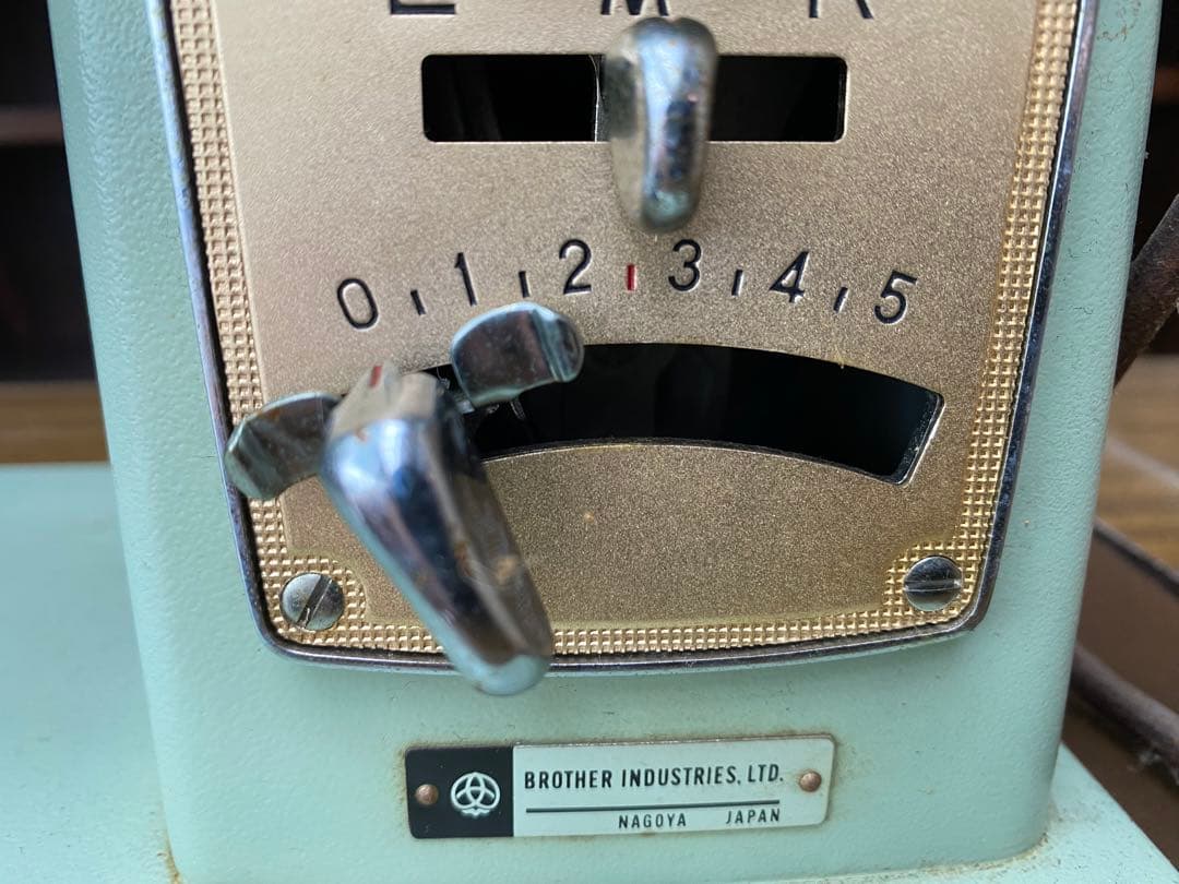 机収納式ミシン