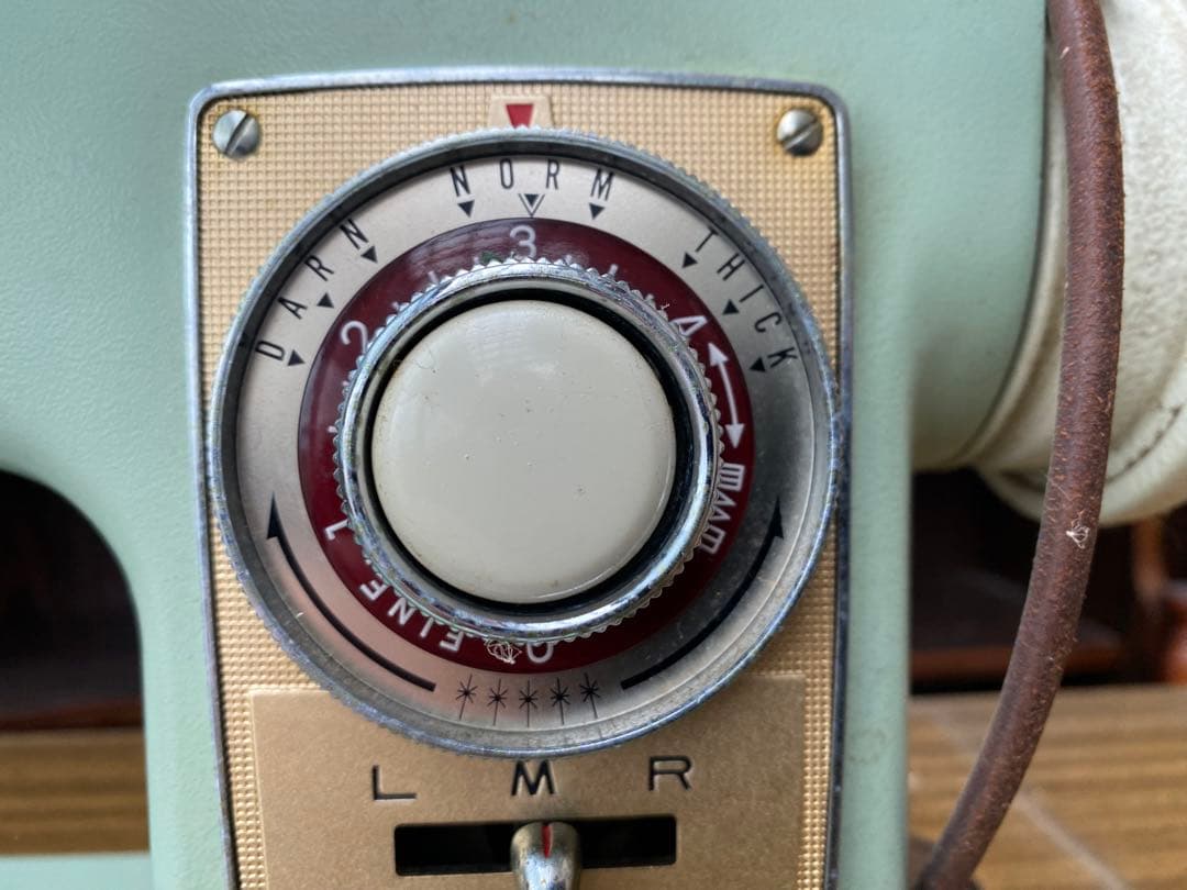 机収納式ミシン