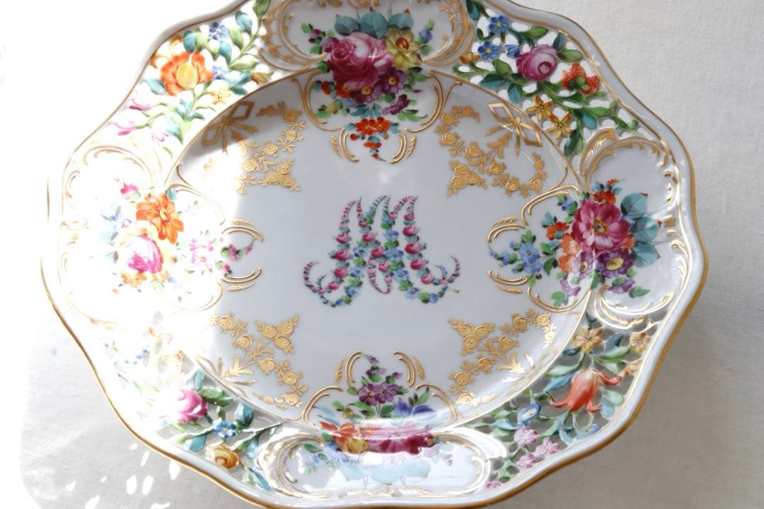 ドレスデン　花文字マリーアントワネット 25㎝プレート カールティーメ工房