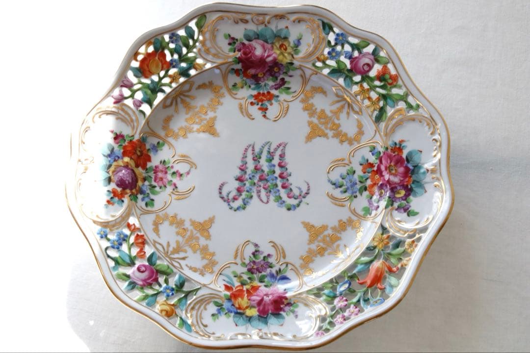 ドレスデン　花文字マリーアントワネット 25㎝プレート カールティーメ工房