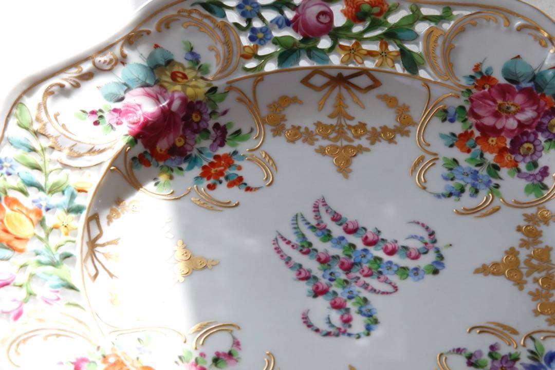 ドレスデン　花文字マリーアントワネット 25㎝プレート カールティーメ工房