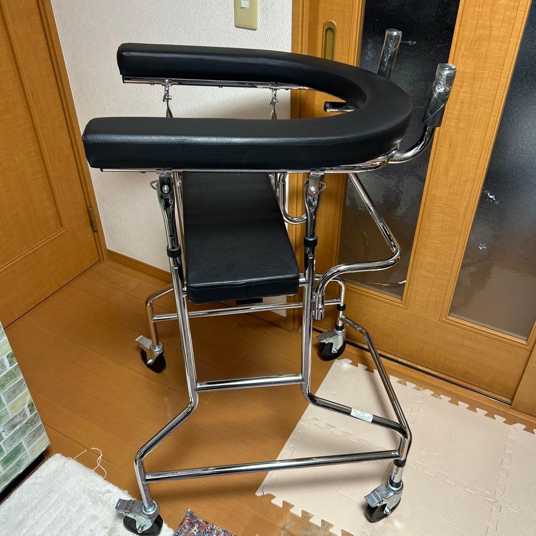 歩行器 高さ調整可能