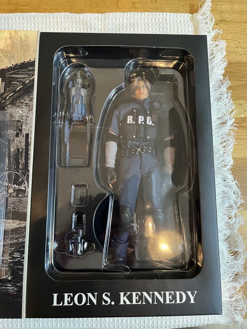 未開封　バイオハザード4 フィギュア　レオン　RPD Ver クラウザー　変身版