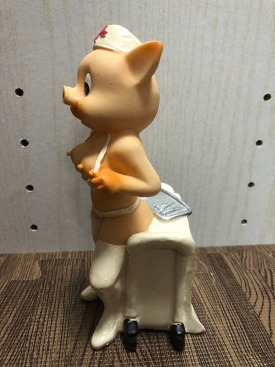 セクシーナース　ブタ　置物