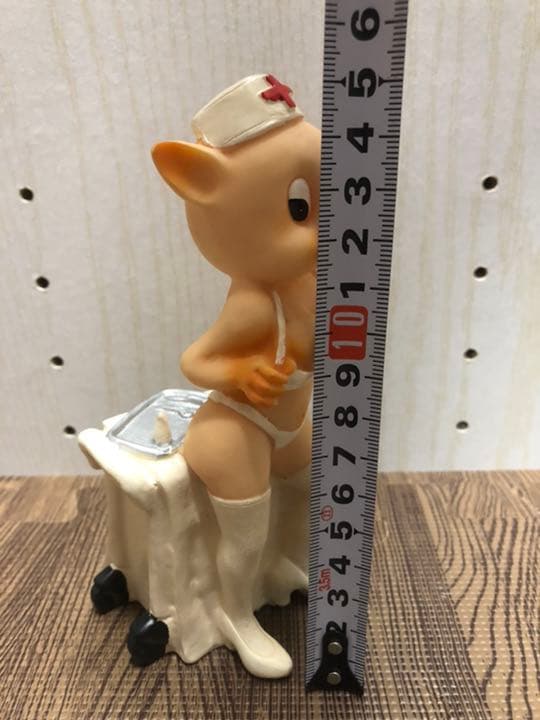 セクシーナース　ブタ　置物