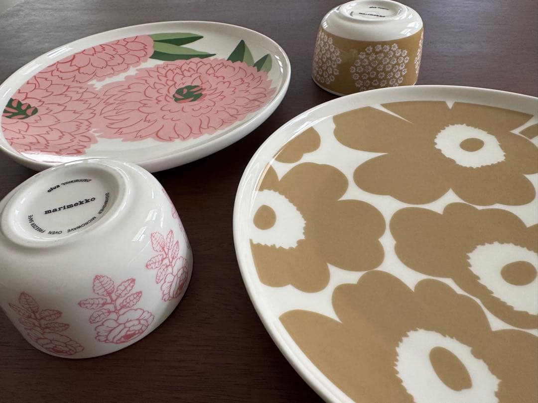 marimekko 食器セット（ピンク・ベージュ）