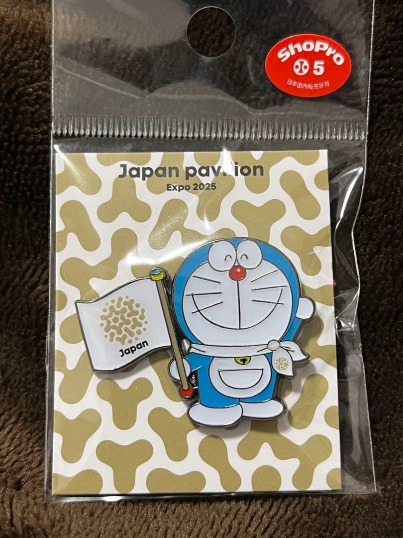 大阪万博 日本館限定 ドラえもん ピンバッジ b - メルカリ