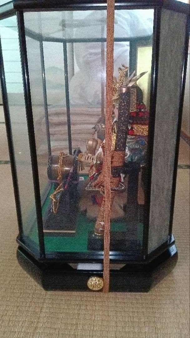 五月人形 武士の鎧 ガラスケース入り