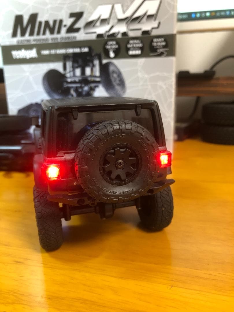 ミニッツ Mini-Z 4x4 ラングラー 電動ラジコンカー カメラ付き