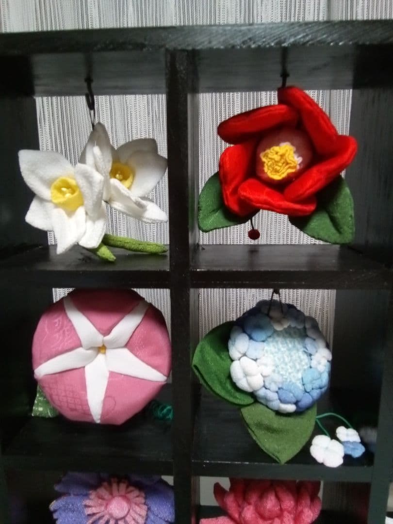 ちりめん細工　　四季の花飾り