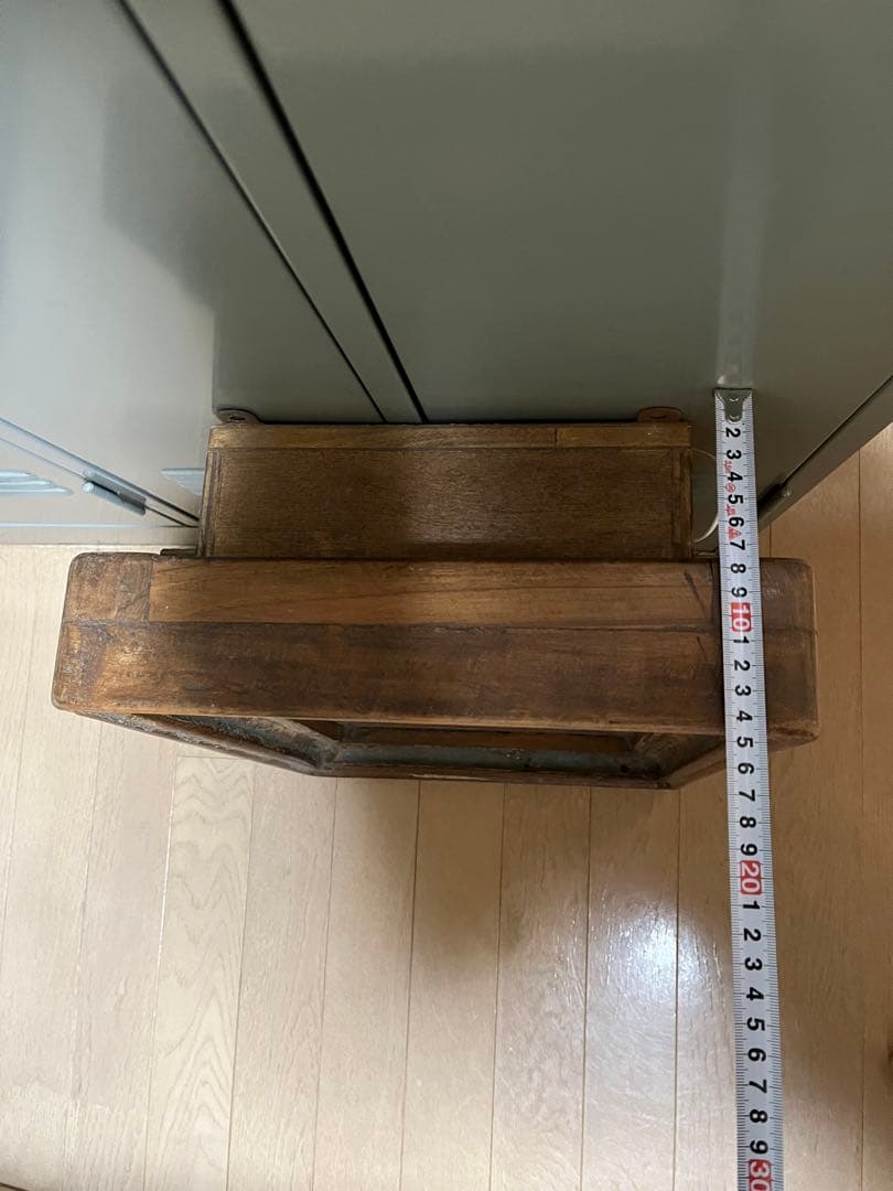 アンティークの木製フレーム 壁掛け鏡 約H45cm × W32cm ×D15cm