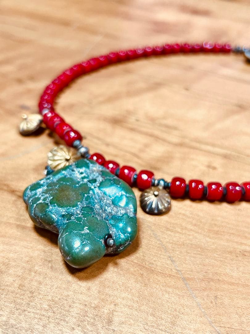 一点物　天然石　トルコ石ネックレス　ホワイトハートビーズ　再度お値下げ♪