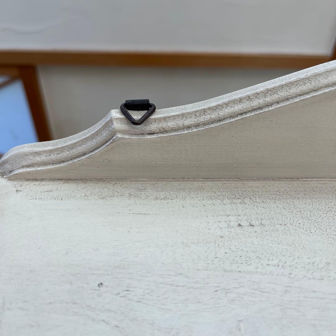 アンティーク風木製ホワイトカップボード