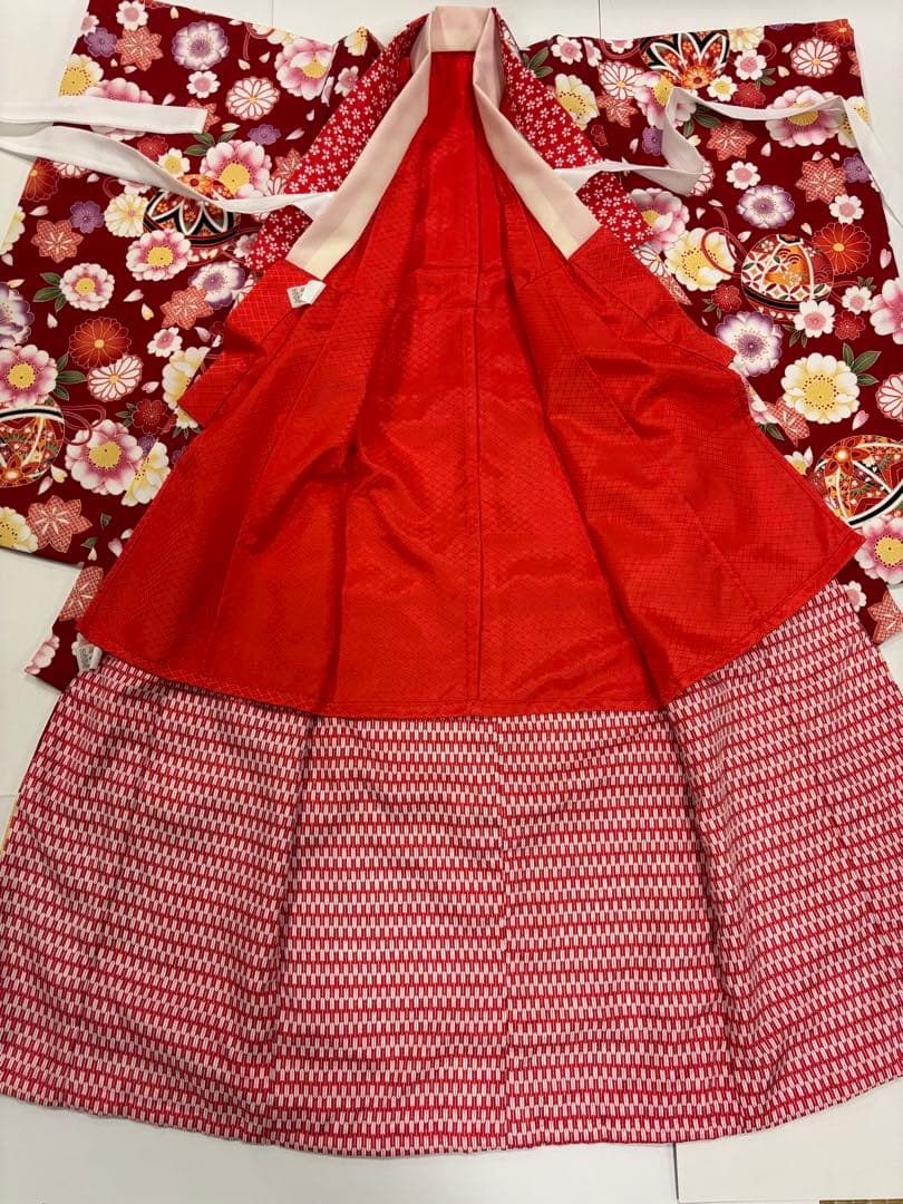 七五三　女の子着物　2点セット　華やか赤縮緬風　手鞠　八重桜　日本製