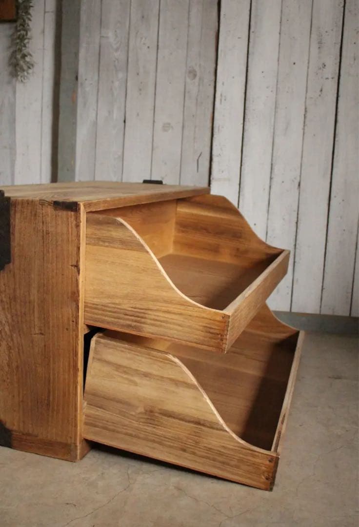 味のある木製の引き出し　2段