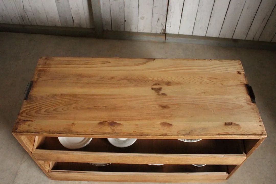 味のある木製の引き出し　2段