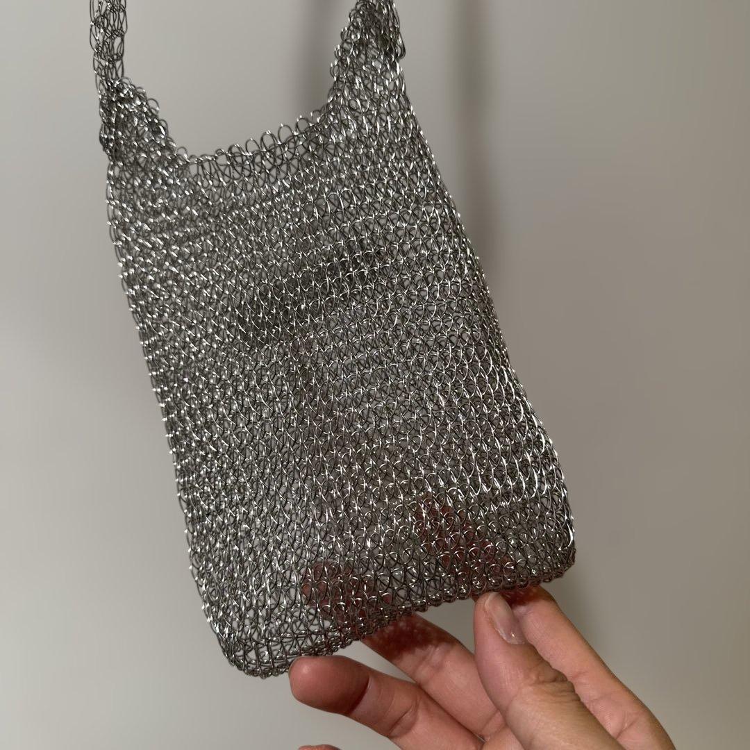 Lagimusimのロゴ付き Wire Knitting Phonebag