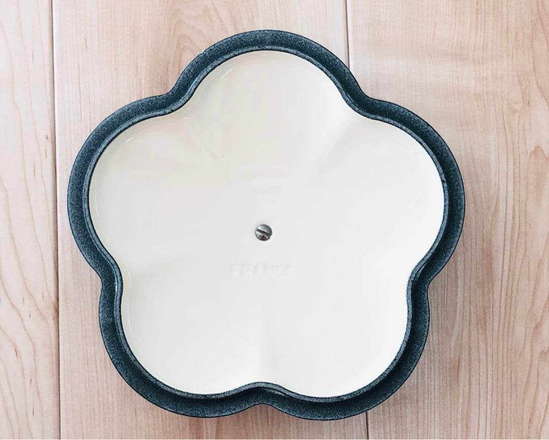 LE CREUSET（ル・クルーゼ ）　ココットフルール 20cm