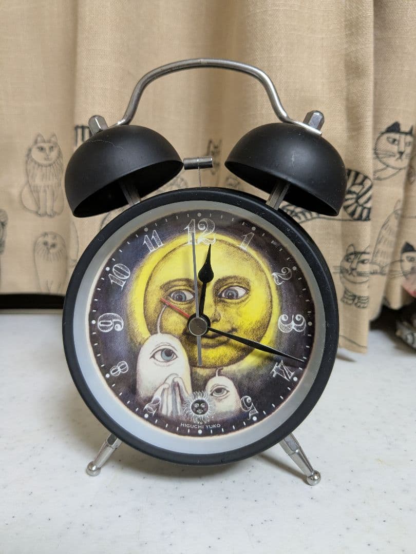 ヒグチユウコ 目覚まし時計 おつきさまをみつめるひとつめちゃん