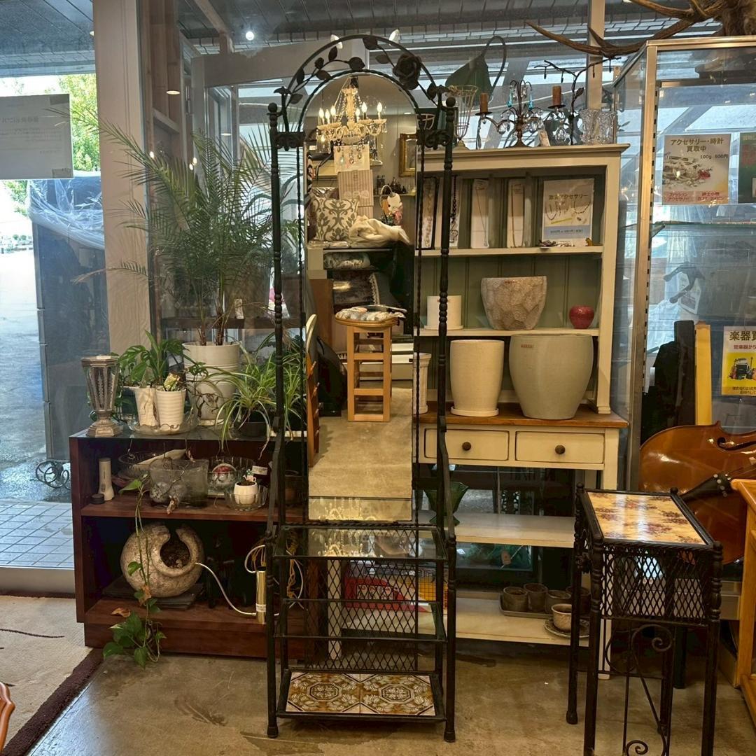 iΦ【2点セット】アンティーク アイアン家具 ミラー付き ラック 飾り棚