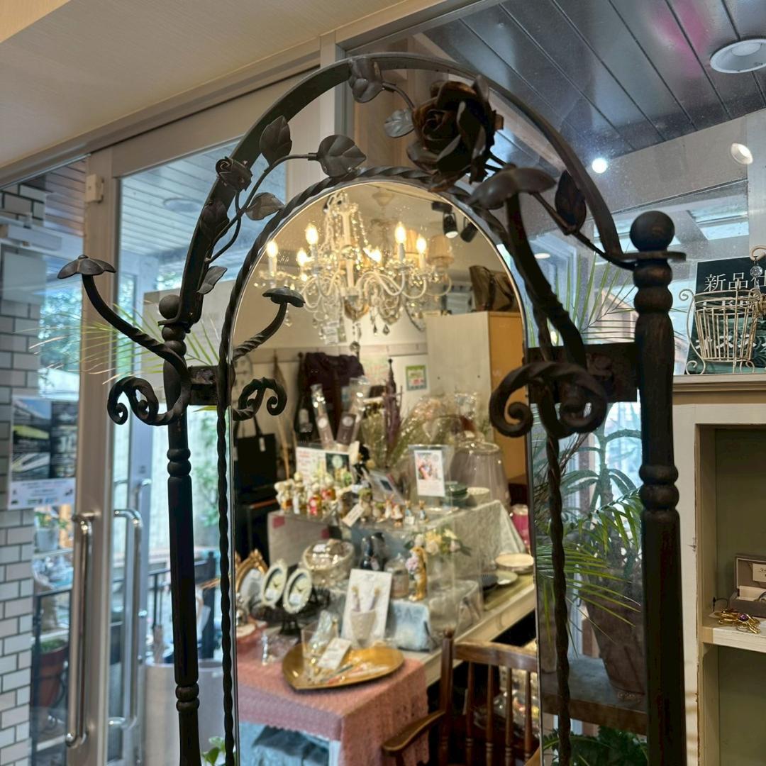 iΦ【2点セット】アンティーク アイアン家具 ミラー付き ラック 飾り棚