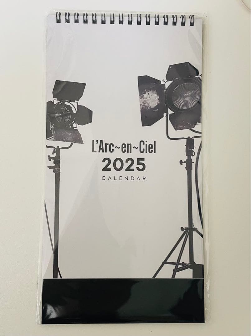 ラルク L'Arc-en-Ciel 2025 卓上カレンダー ラルクアンシエル - メルカリ