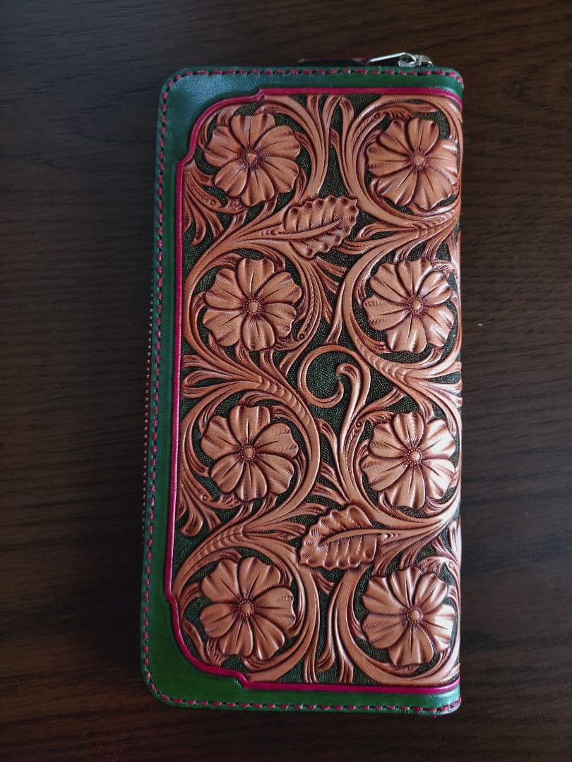 ラウンドファスナーウォレット　レザーカービング